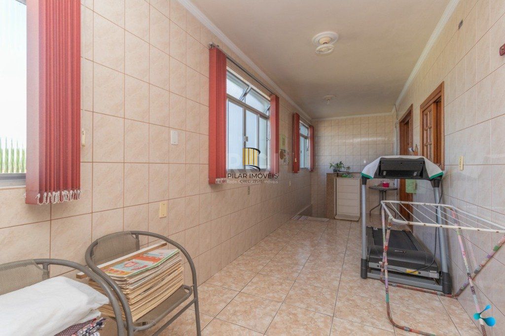 Casa para Venda - 272m², 3 dormitórios, sendo 1 suites, 2 vagas - Sarandi