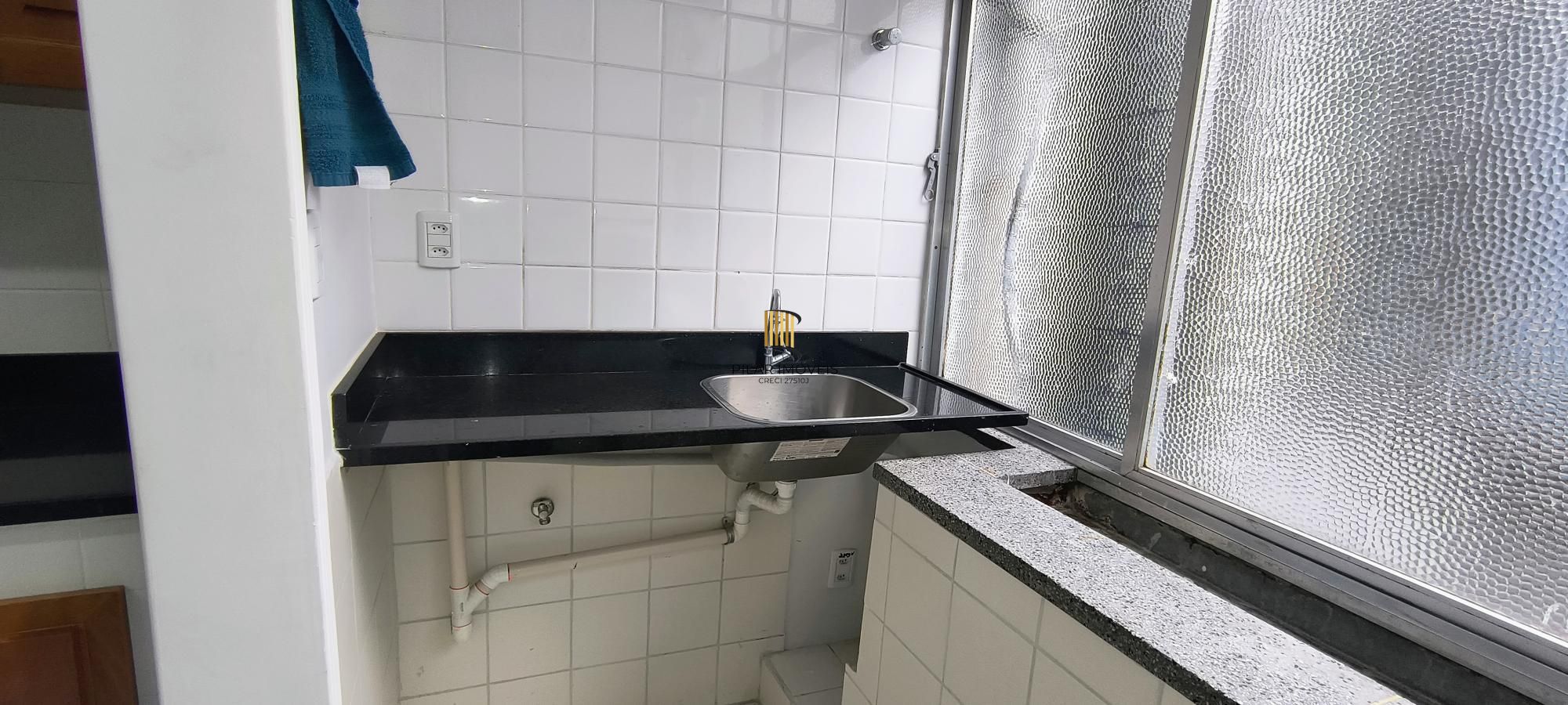 Com área privativa de 120,73 m2, sala com 03 ambientes