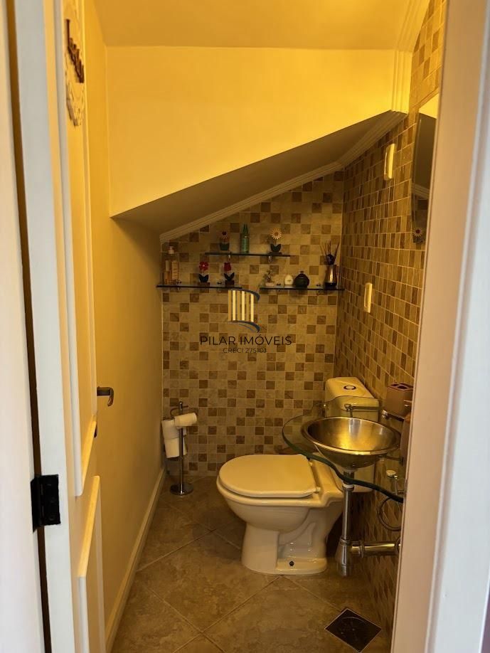 Casa em Condomínio com 3 Dormitórios, Suíte, Sótão e 2 Vagas