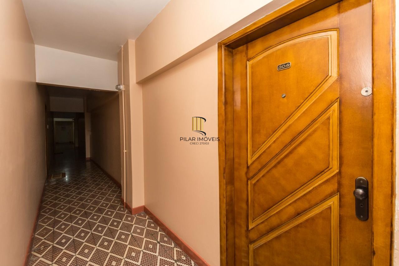 Apartamento semimobiliado com 2 quartos e 2 banheiros no Bairro Floresta