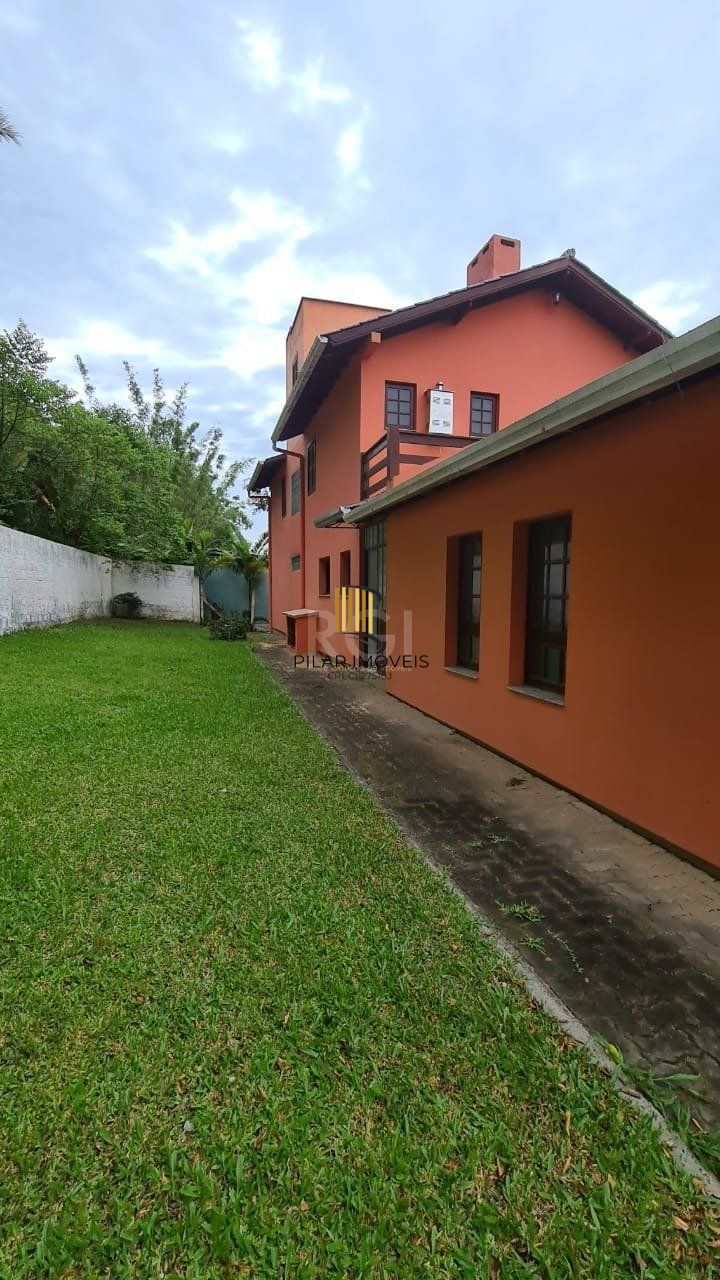 Sobrado para Venda - 200m², 3 dormitórios, sendo 1 suites, 3 vagas - Belém Novo