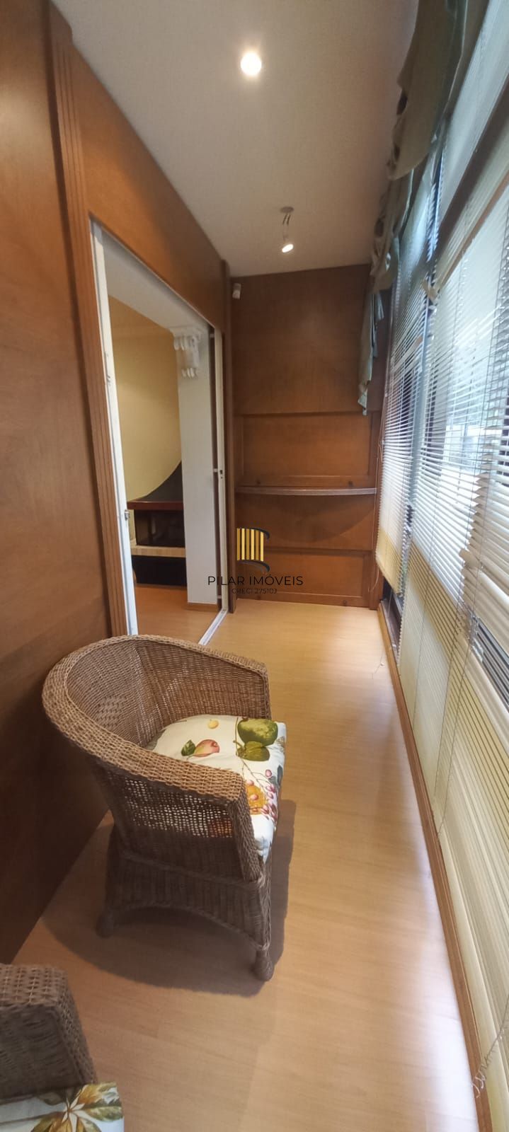 Apartamento a venda em Gramado com 02 dormitórios, suíte, sacada e vaga coberta