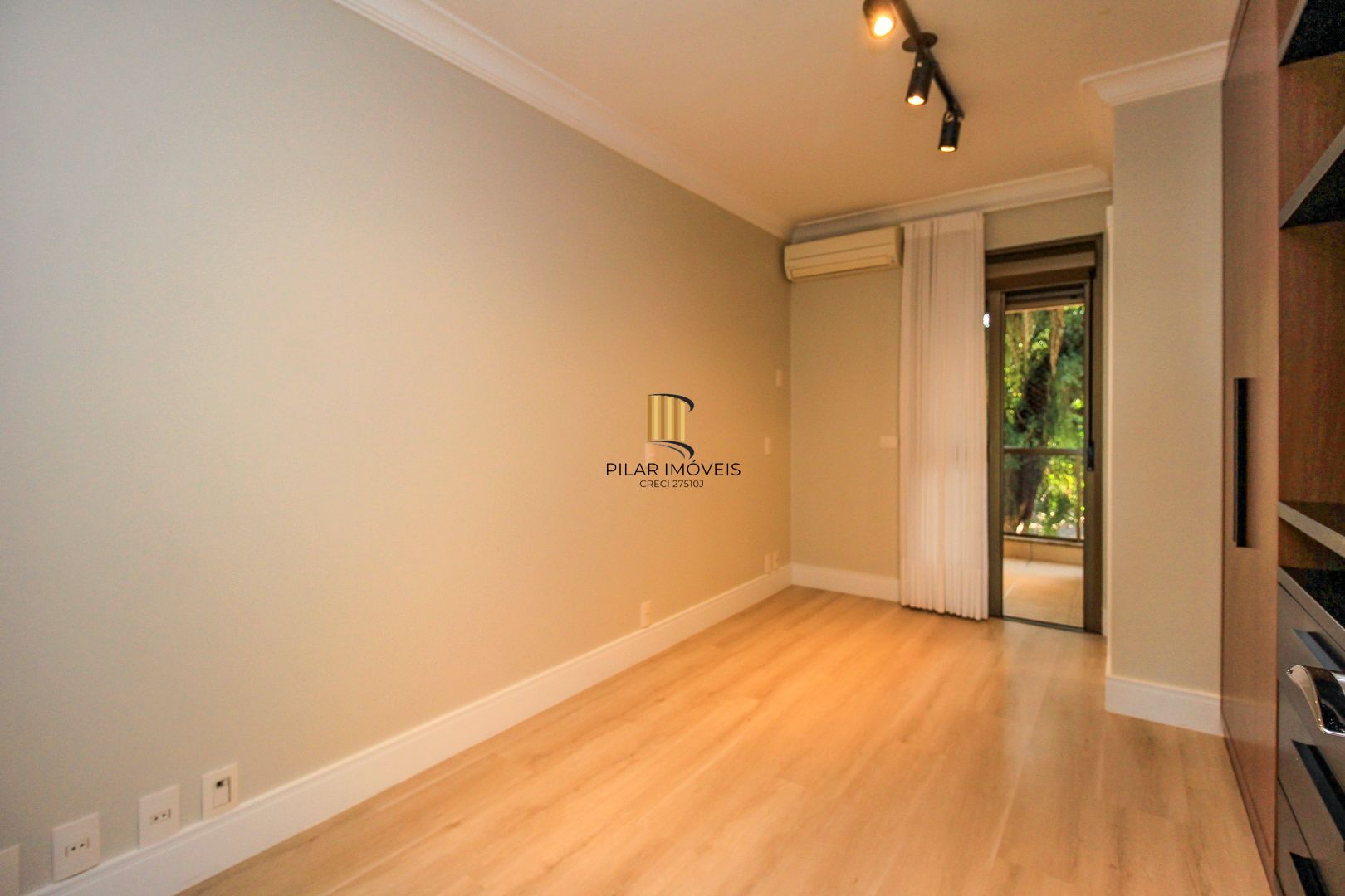 Apartamento alto padrão , 3 suítes, 3 vagas garagem, depósito, bairro Cristal