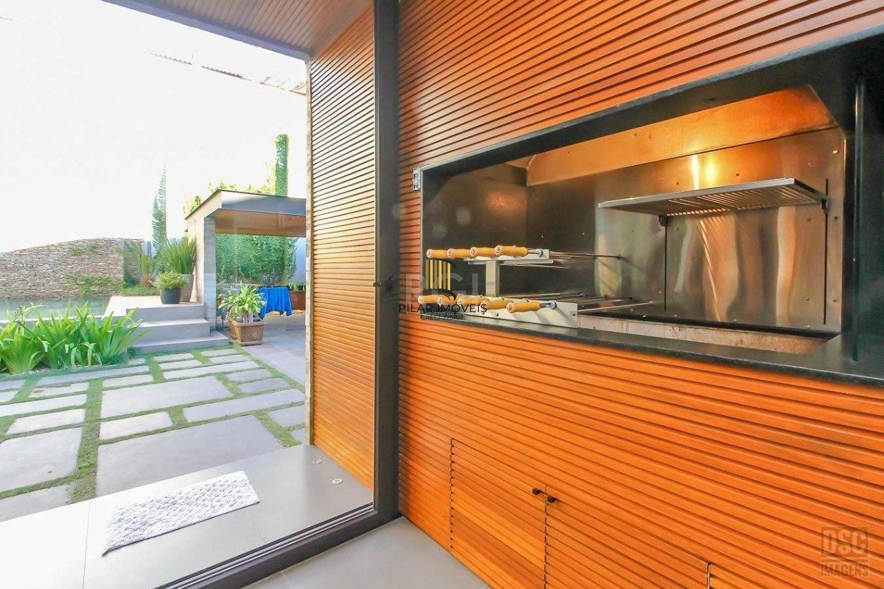 Casa para Venda - 238m², 3 dormitórios, sendo 3 suites, 6 vagas - Três Figueiras
