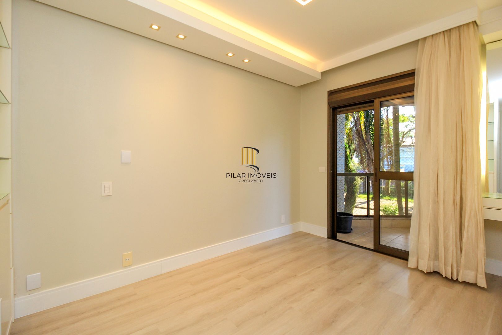 Apartamento alto padrão , 3 suítes, 3 vagas garagem, depósito, bairro Cristal