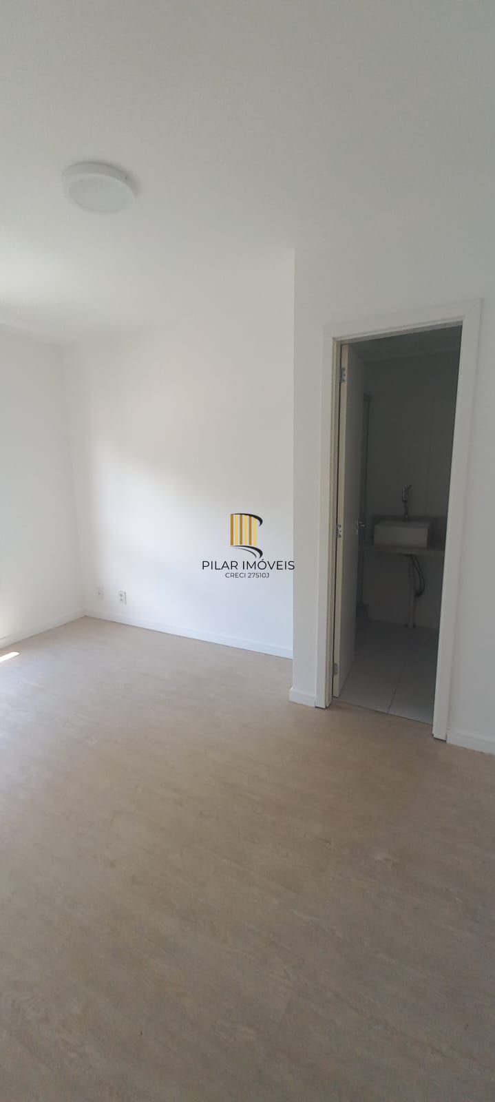 APARTAMENTO 02 DORMITÓRIOS , SUÍTE E VAGA COBERTA