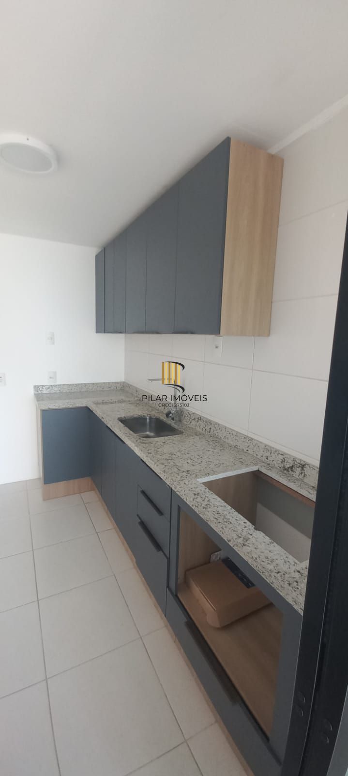 APARTAMENTO 02 DORMITÓRIOS , SUÍTE E VAGA COBERTA