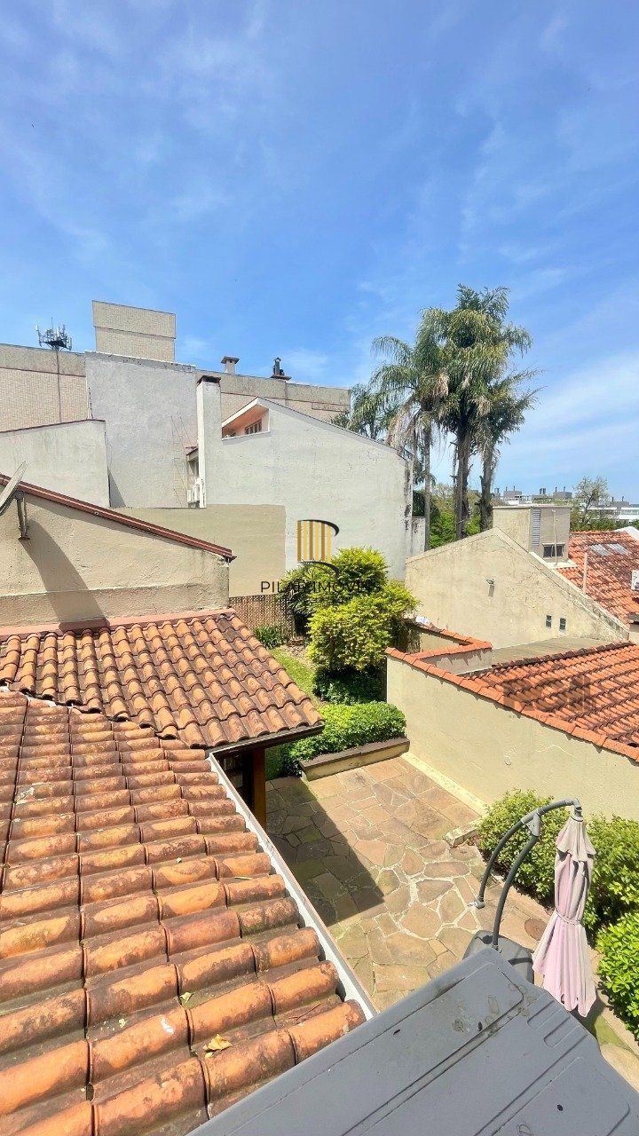 Casa de Condomínio 3 dormitórios no bairro Cristal