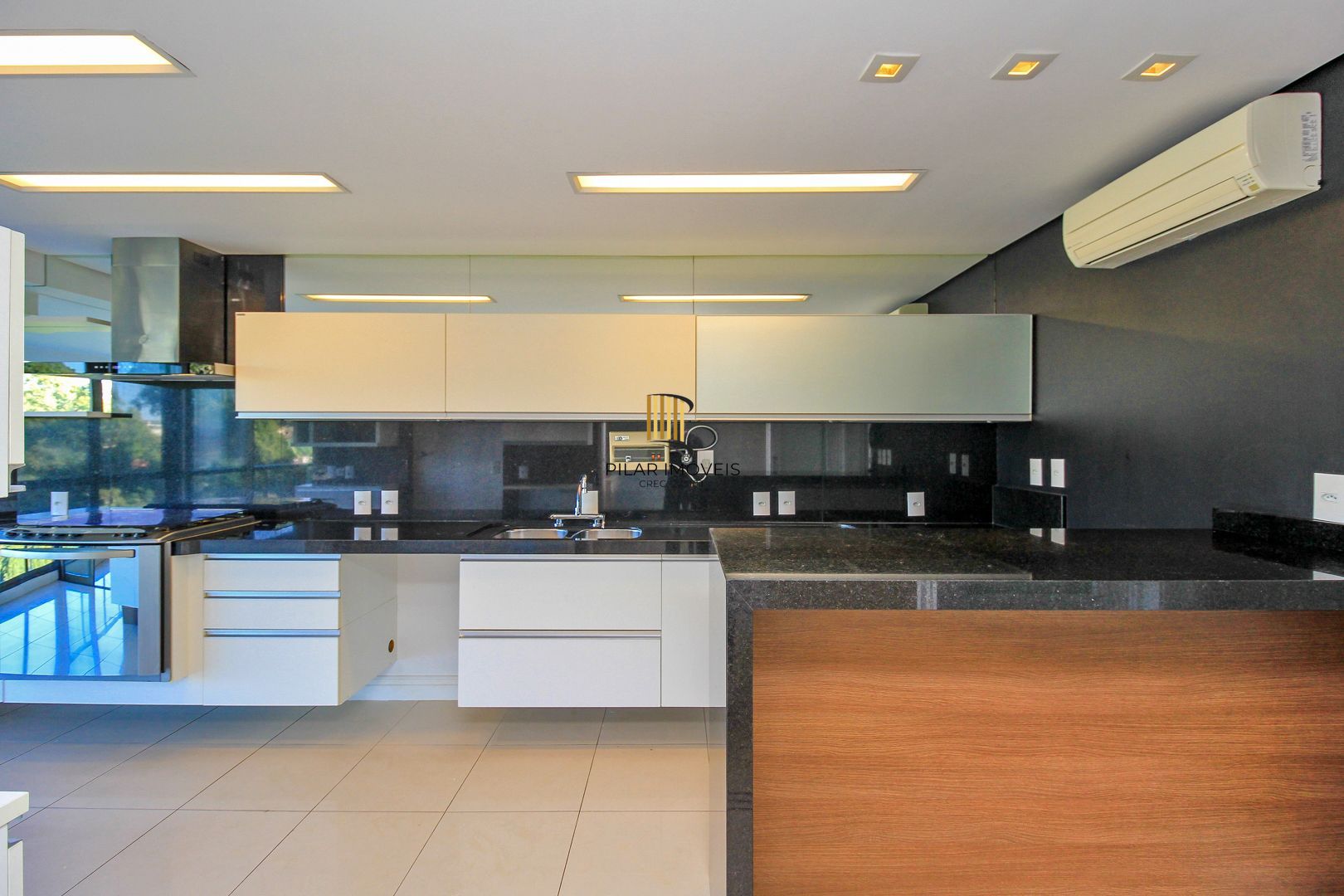 Apartamento alto padrão , 3 suítes, 3 vagas garagem, depósito, bairro Cristal