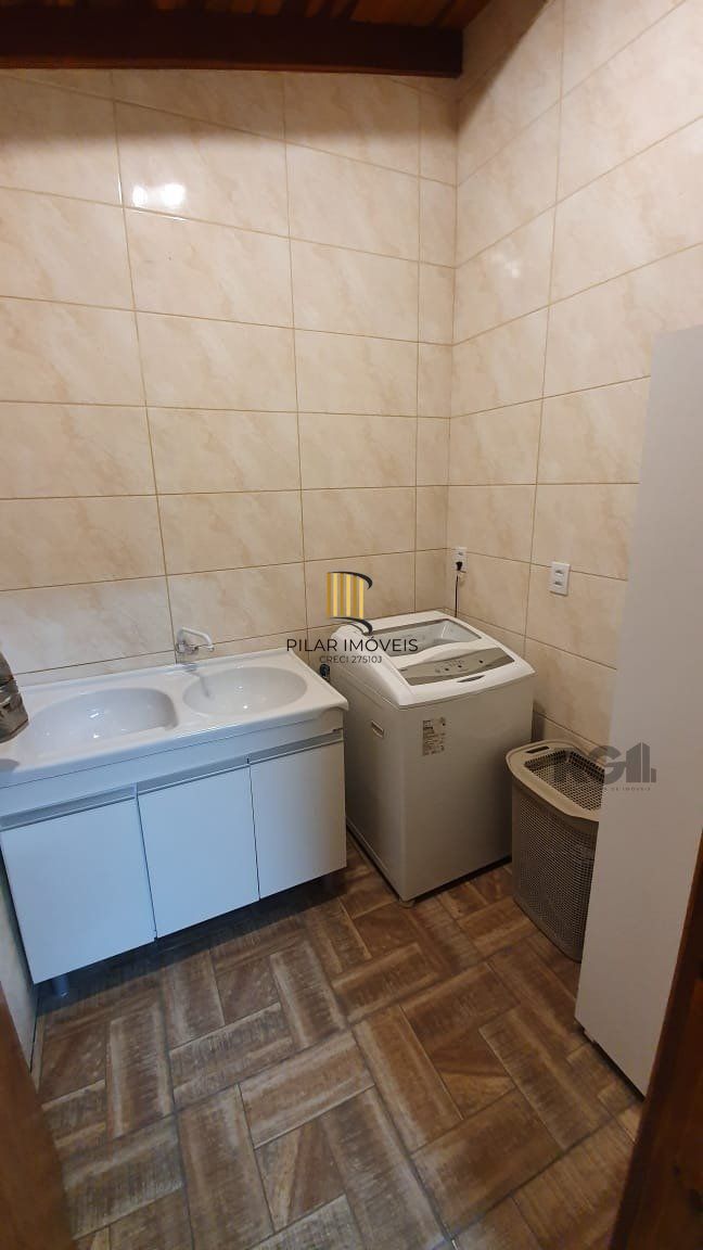Casa 3 dormitórios no bairro Guarujá