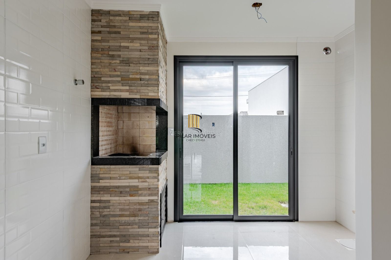 Casa nova em condomínio, infraestrutura completa próxima a comércios na zona sul