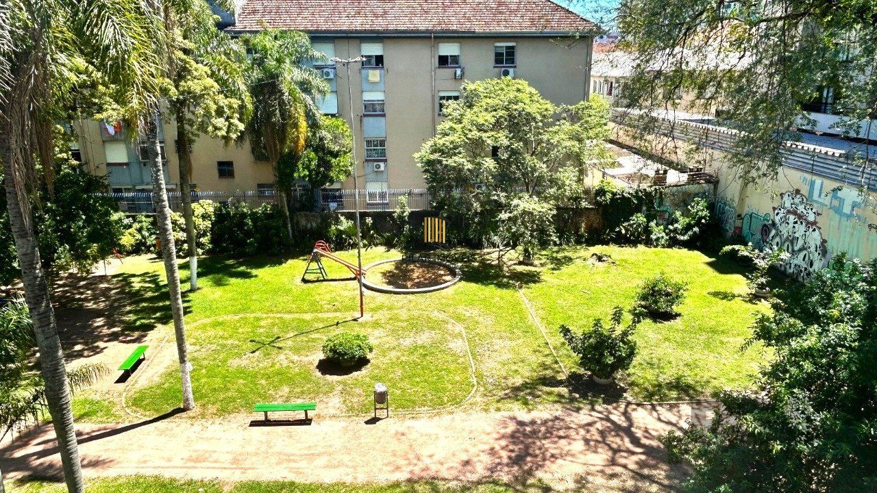Apartamento 4 dormitórios no bairro Menino Deus