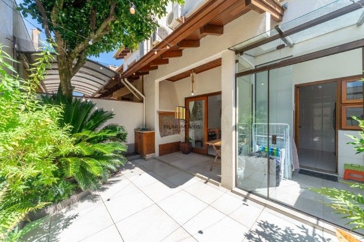 Casa de Condomínio 3 dormitórios no bairro Cavalhada