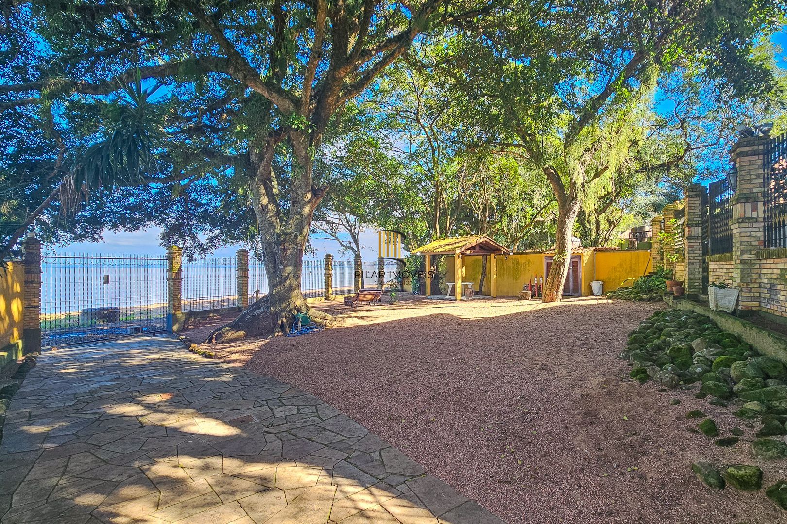 Casa em condomínio 4 dorms a venda na Av. Coronel Marcos,  Pedra Redonda, POA