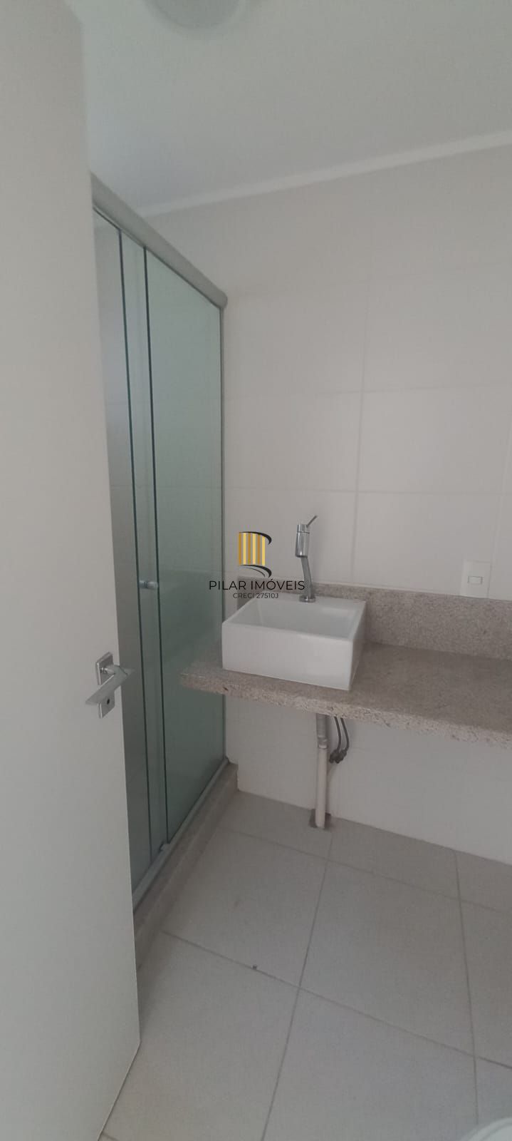 APARTAMENTO 02 DORMITÓRIOS , SUÍTE E VAGA COBERTA