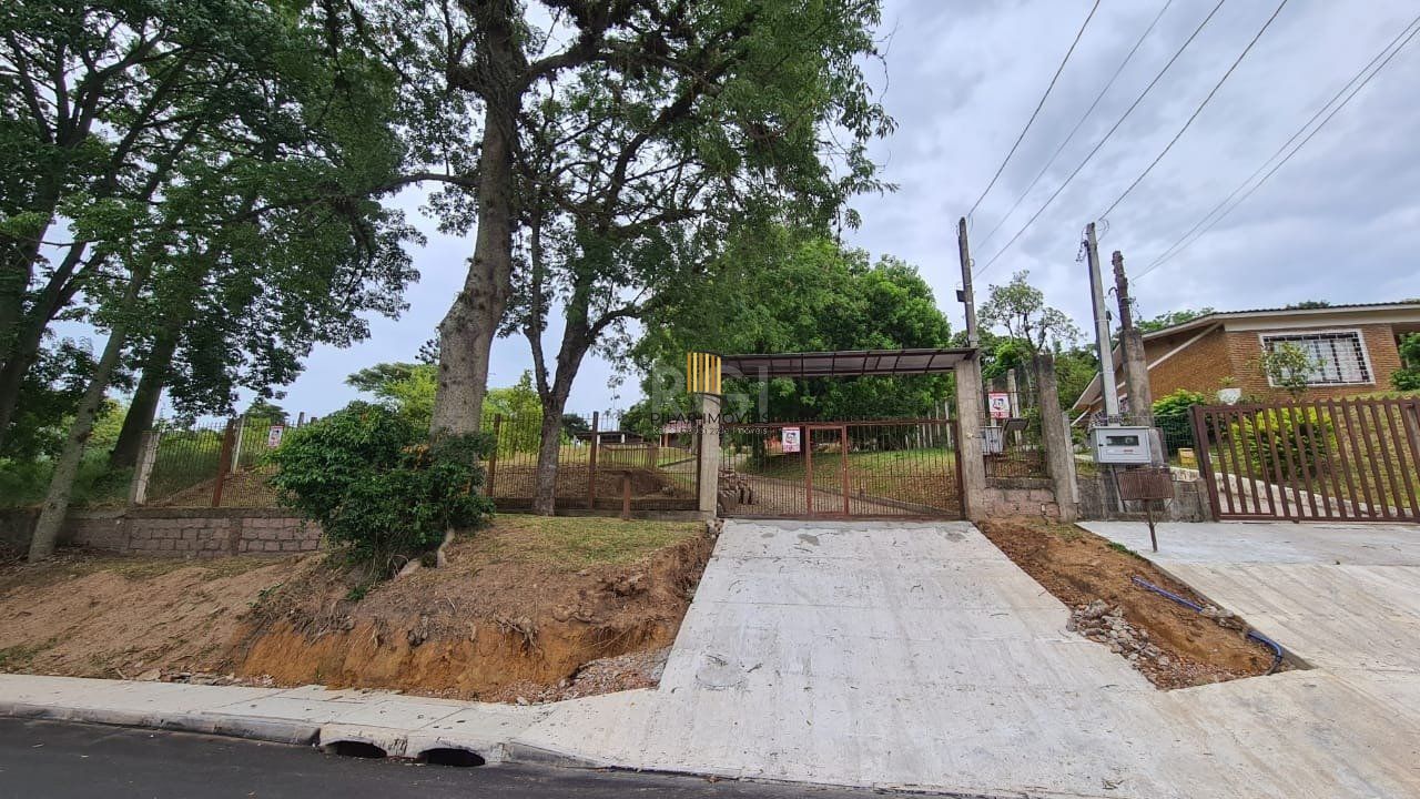 Sobrado para Venda - 200m², 3 dormitórios, sendo 1 suites, 3 vagas - Belém Novo