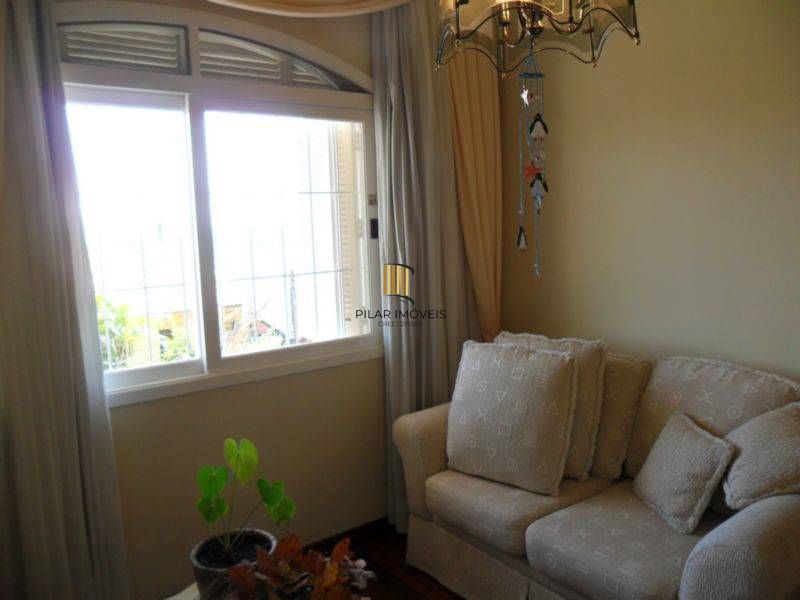 Casa para Venda - 348m², 3 dormitórios, sendo 1 suites, 2 vagas - Medianeira