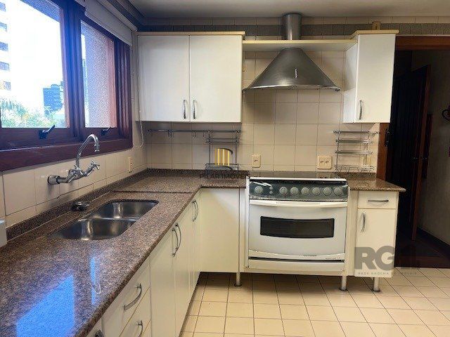 Apartamento 4 dormitórios no bairro Auxiliadora