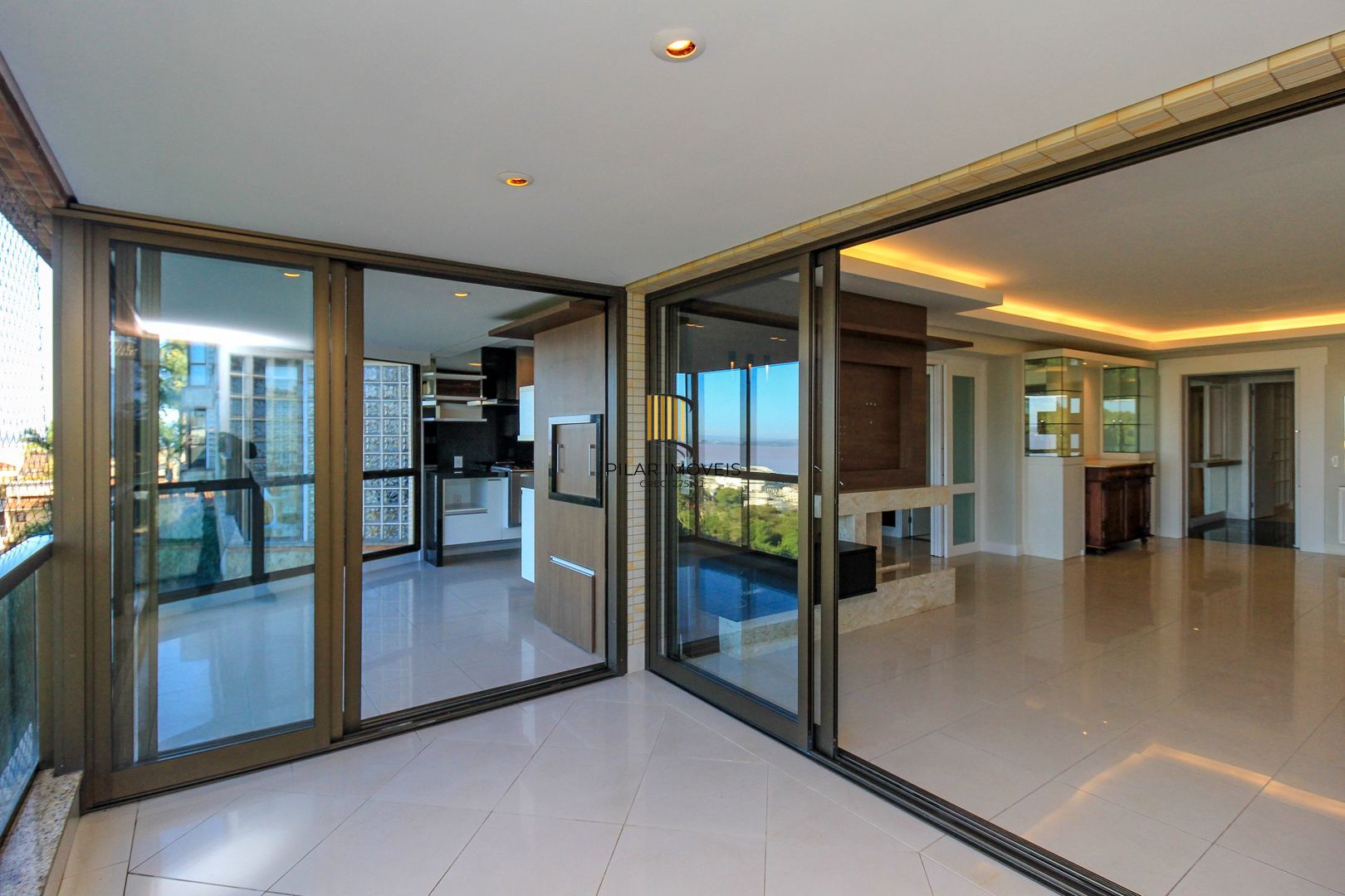Apartamento alto padrão , 3 suítes, 3 vagas garagem, depósito, bairro Cristal