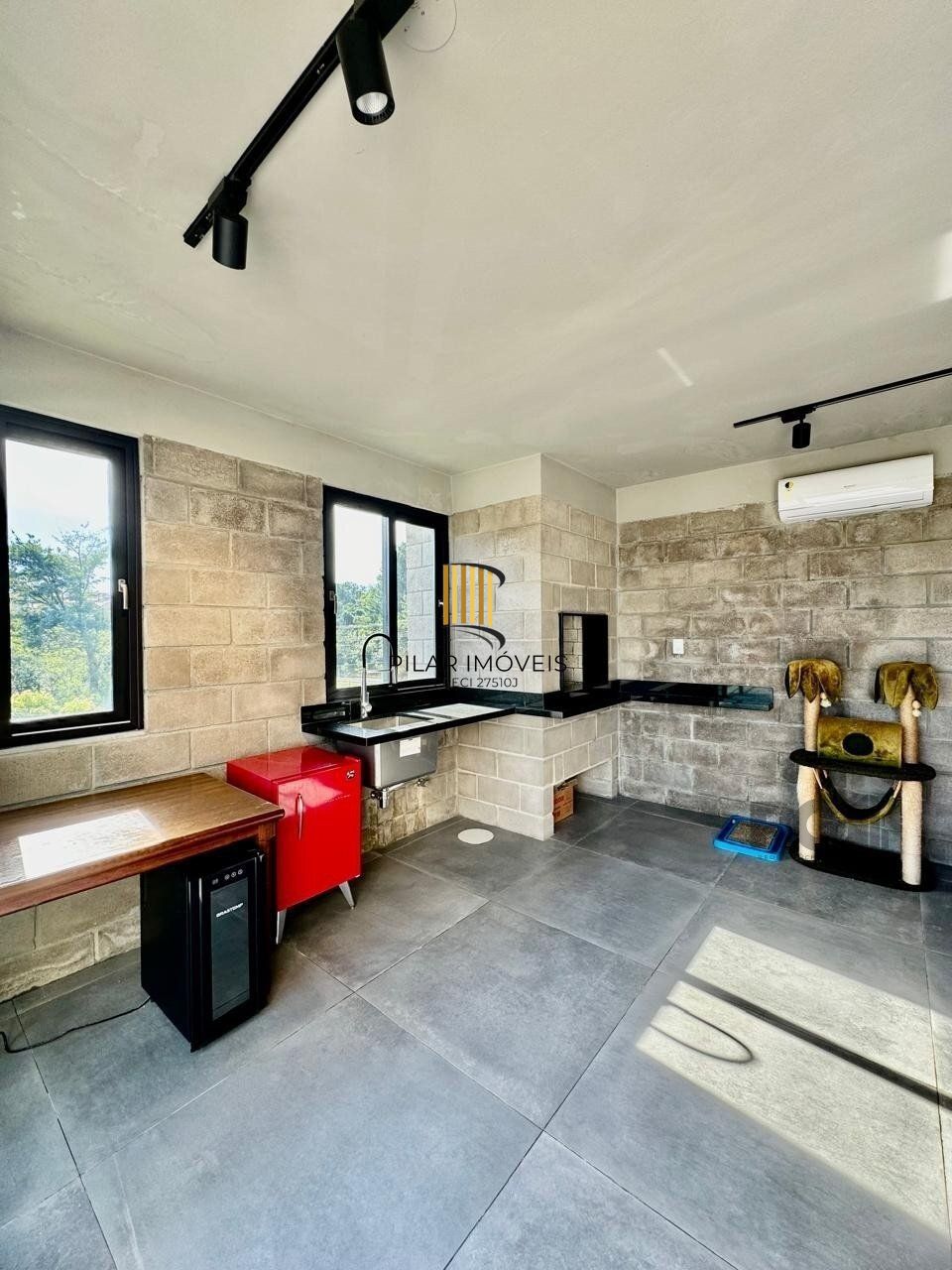 Casa 3 dormitórios no bairro Guarujá