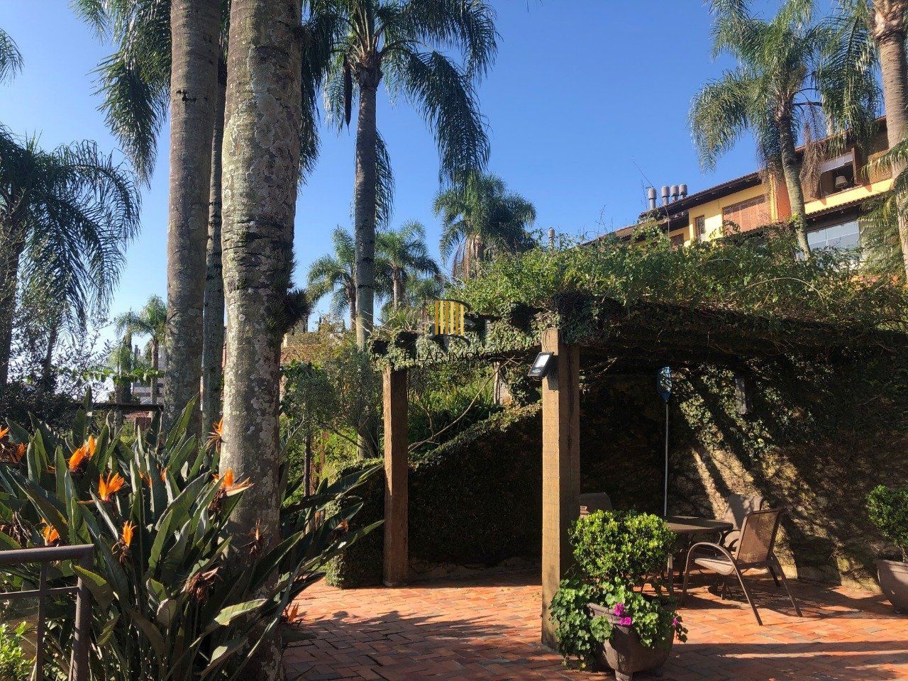Casa Condominio para Venda - 420m², 3 dormitórios, sendo 3 suites, 2 vagas - Santa Tereza