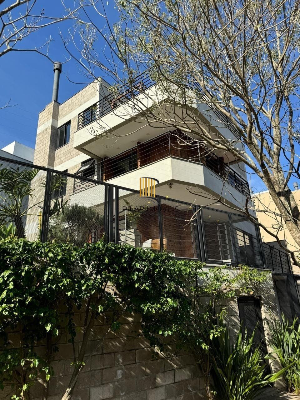 Casa 3 dormitórios no bairro Guarujá