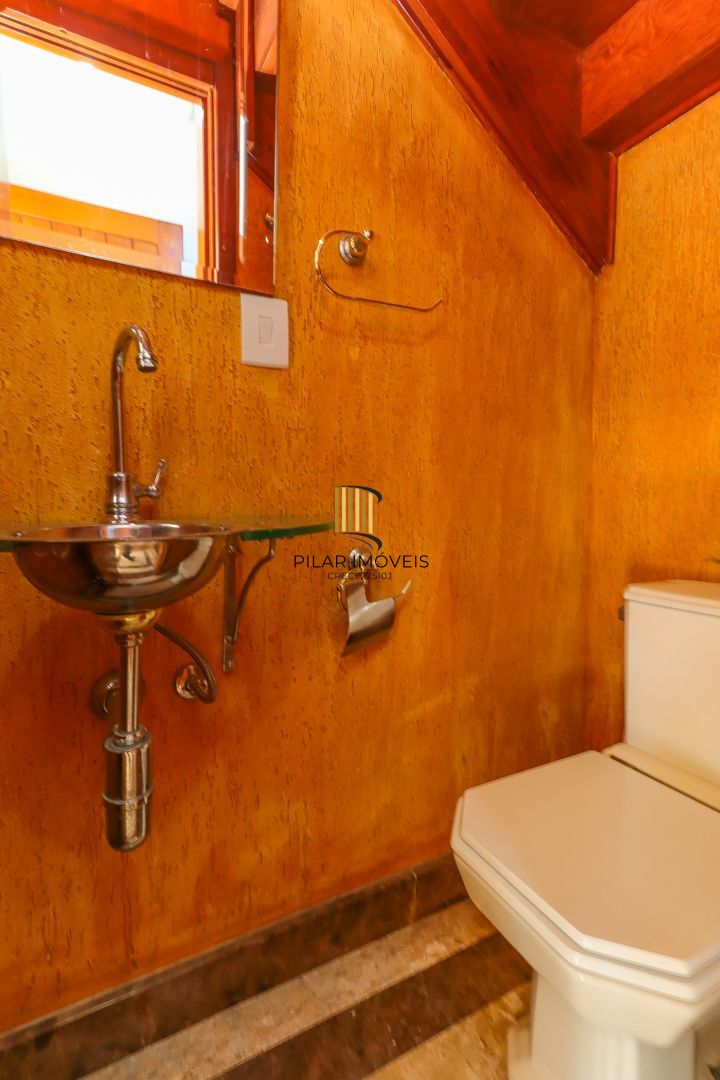 Casa em condomínio 4 dorms a venda na Av. Coronel Marcos,  Pedra Redonda, POA