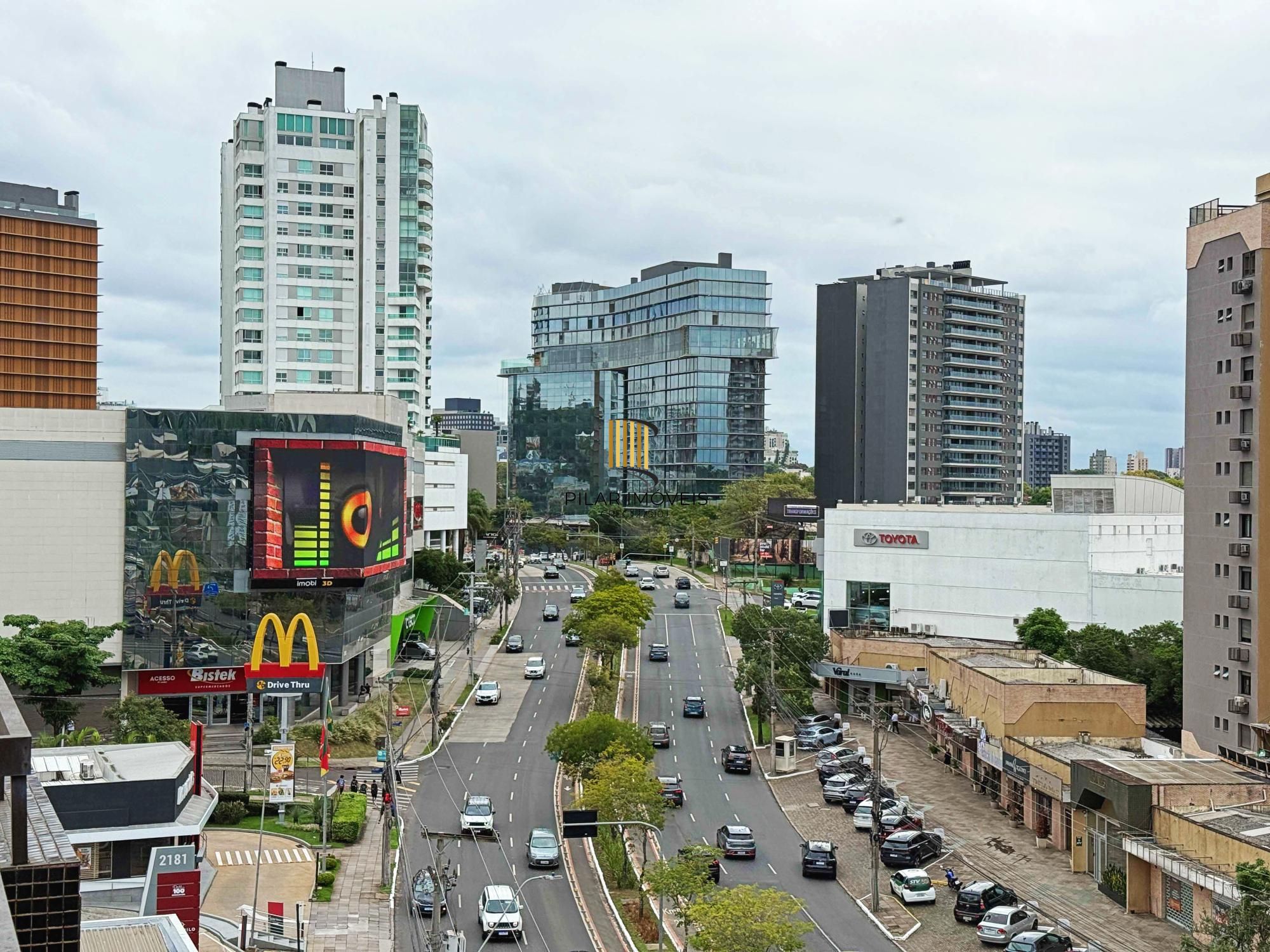 Cobertura na Av. Nilo Peçanha próximo ao Shopping Iguatemi com 3 dormitórios
