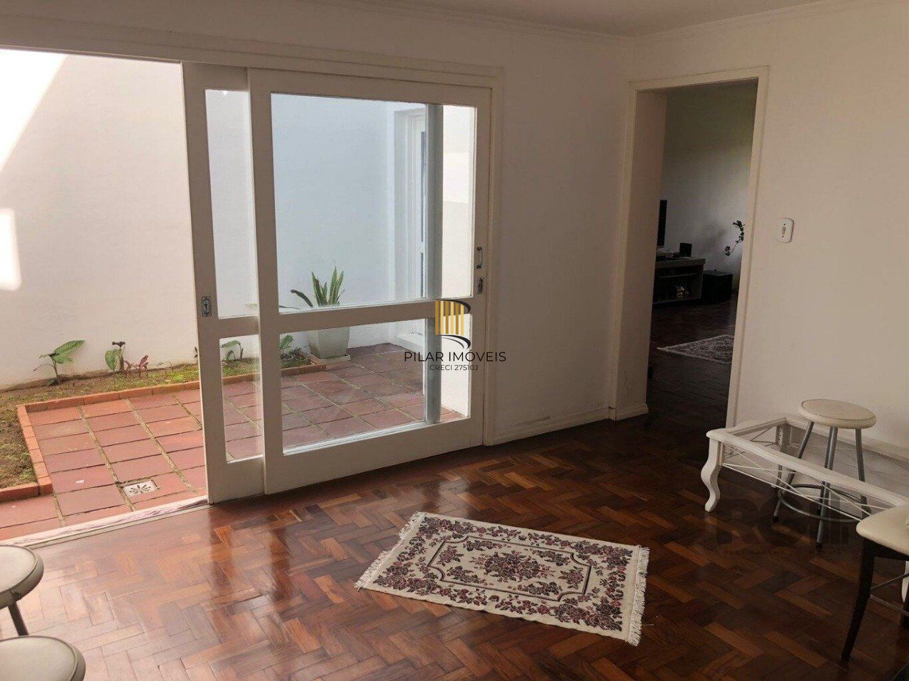Casa 5 dormitórios no bairro Ipanema