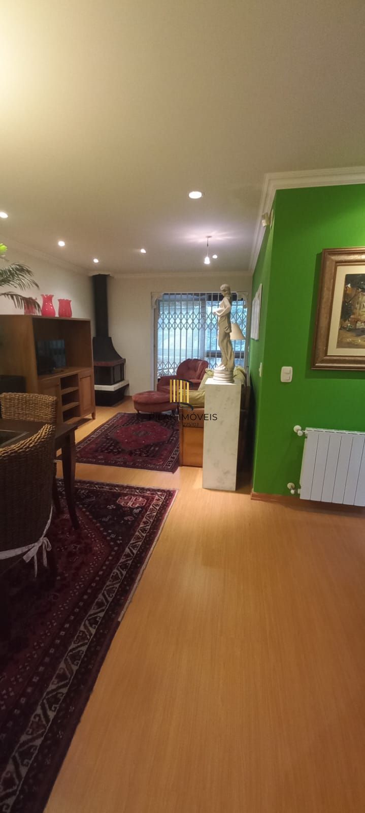 Apartamento a venda em Gramado com 02 dormitórios, suíte, sacada e vaga coberta