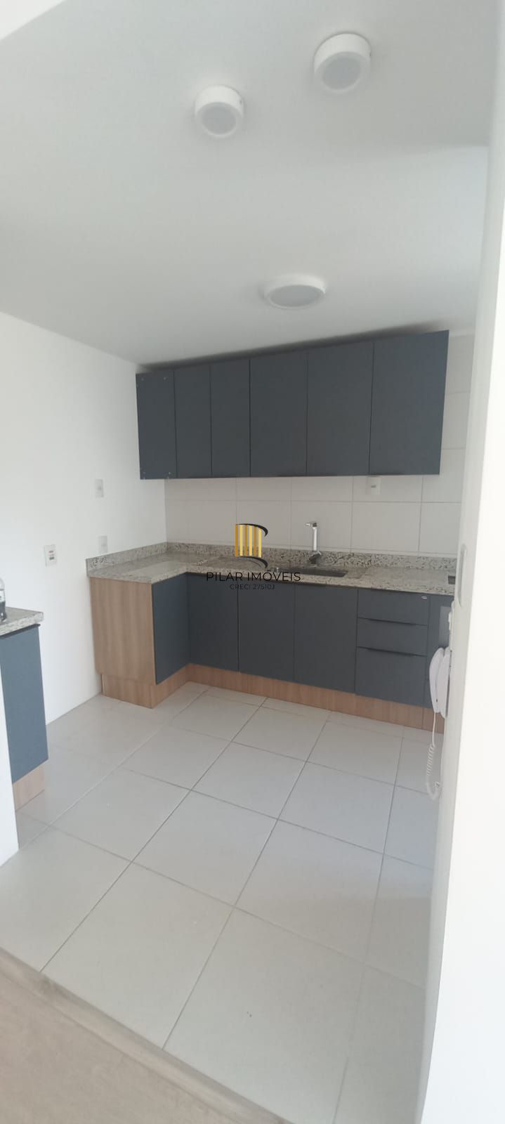 APARTAMENTO 02 DORMITÓRIOS , SUÍTE E VAGA COBERTA