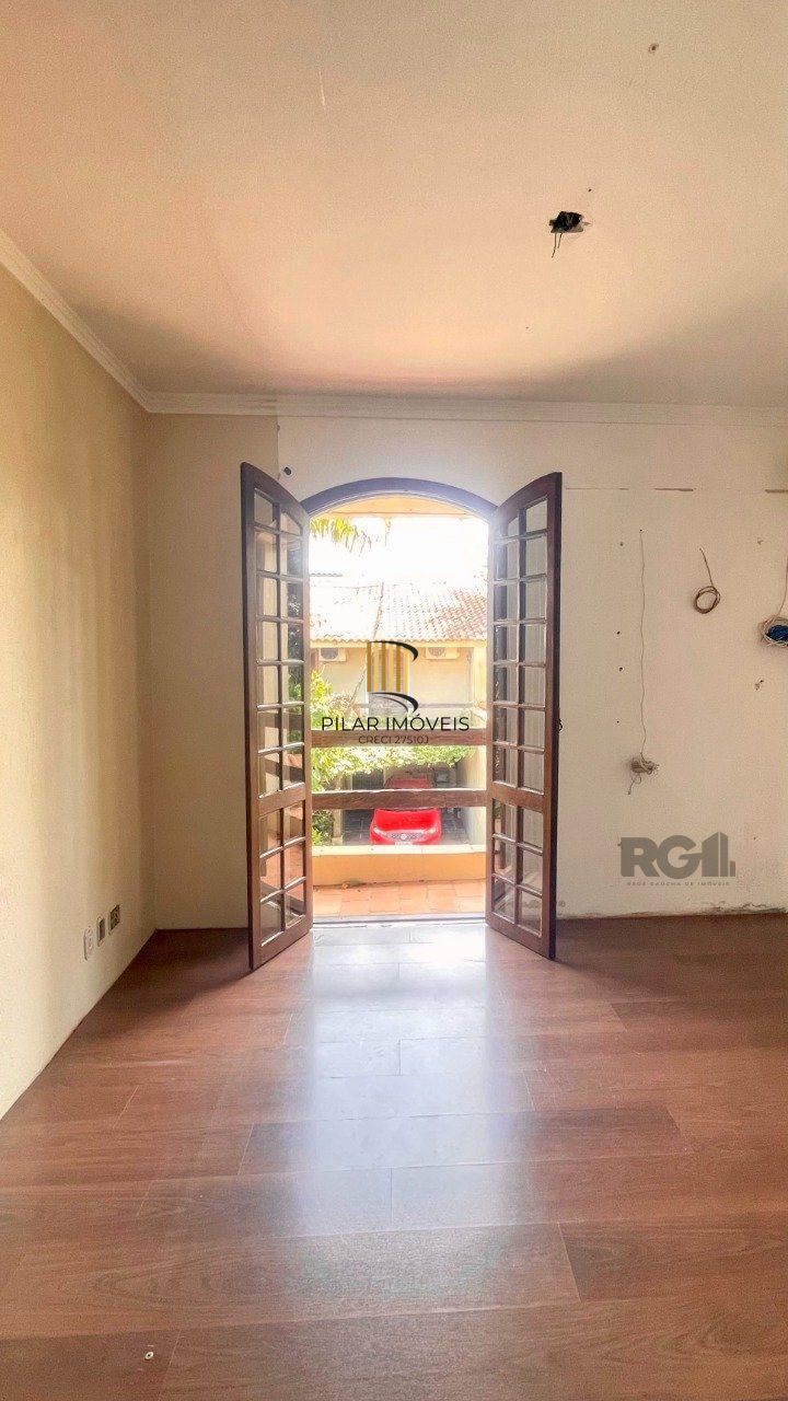 Casa de Condomínio 3 dormitórios no bairro Cristal
