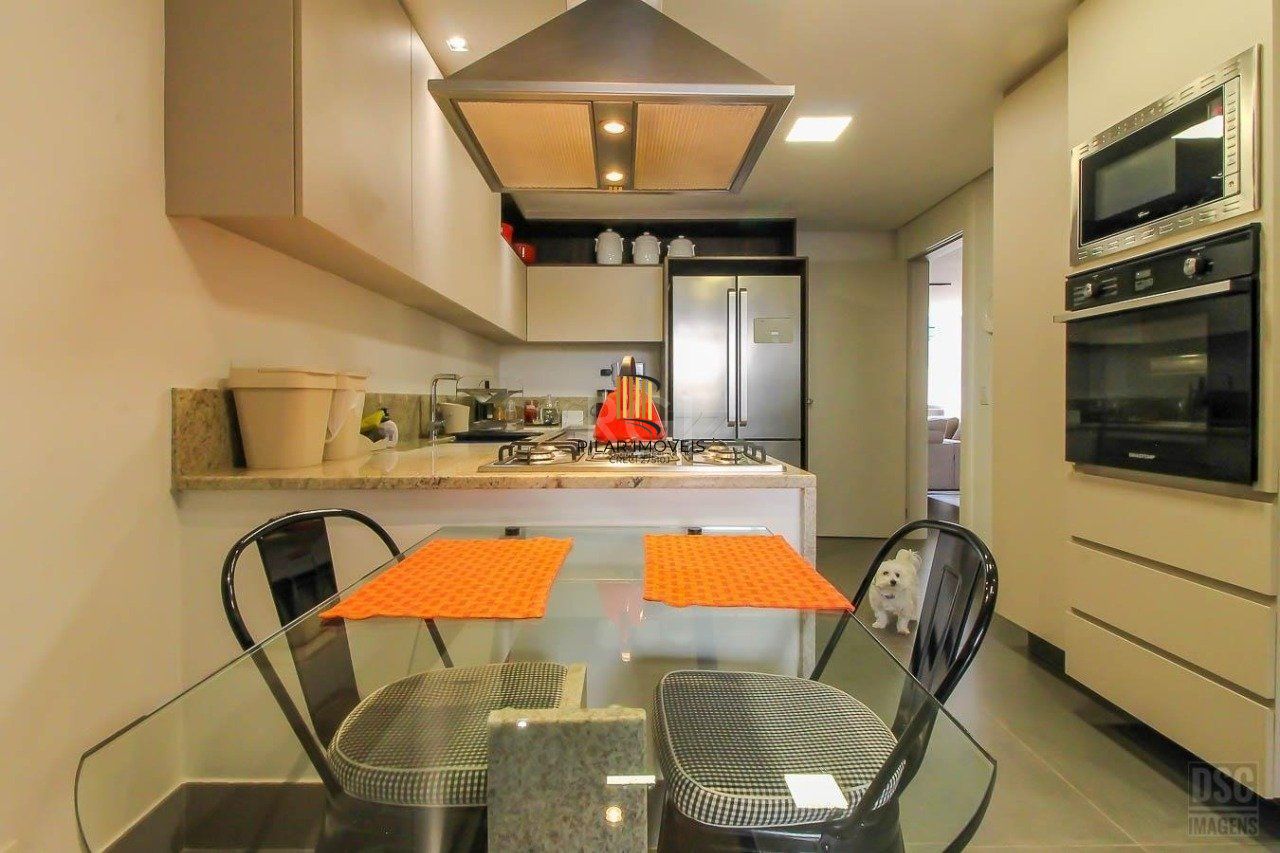 Casa para Venda - 238m², 3 dormitórios, sendo 3 suites, 6 vagas - Três Figueiras