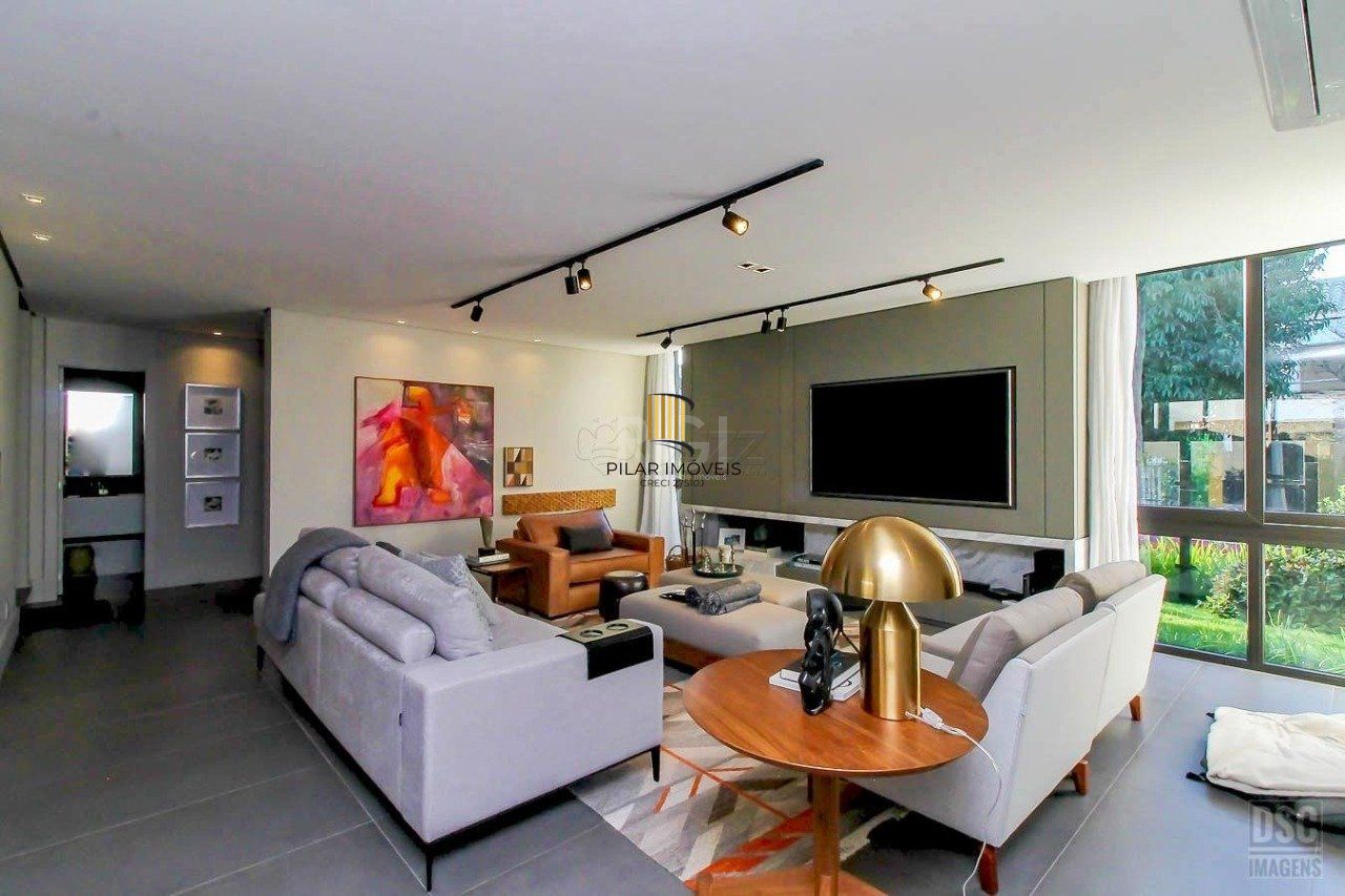 Casa para Venda - 238m², 3 dormitórios, sendo 3 suites, 6 vagas - Três Figueiras