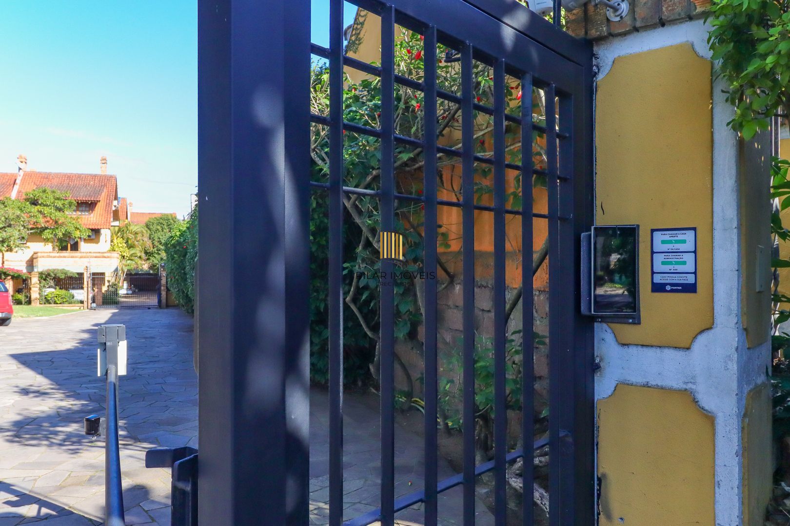 Casa em condomínio 4 dorms a venda na Av. Coronel Marcos,  Pedra Redonda, POA