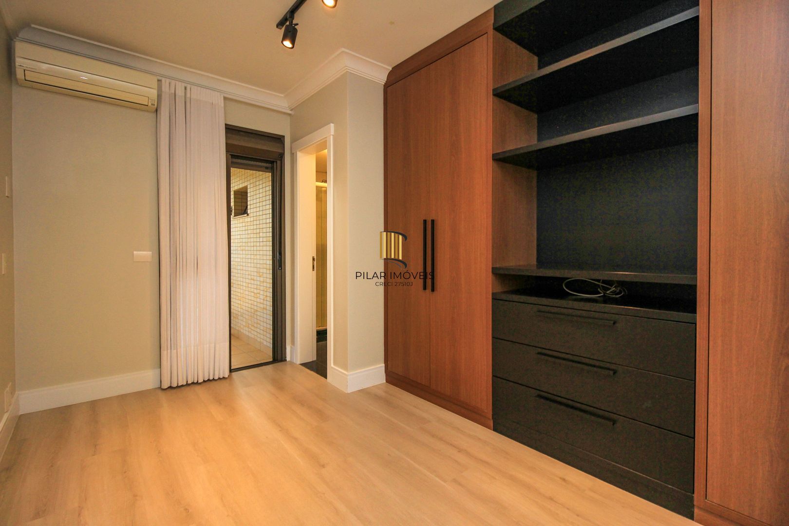 Apartamento alto padrão , 3 suítes, 3 vagas garagem, depósito, bairro Cristal