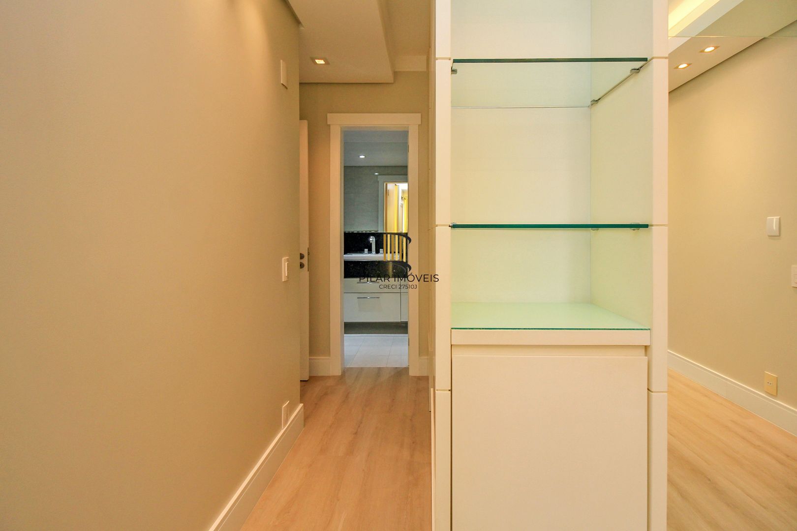 Apartamento alto padrão , 3 suítes, 3 vagas garagem, depósito, bairro Cristal