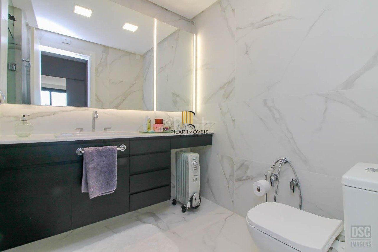 Casa para Venda - 238m², 3 dormitórios, sendo 3 suites, 6 vagas - Três Figueiras