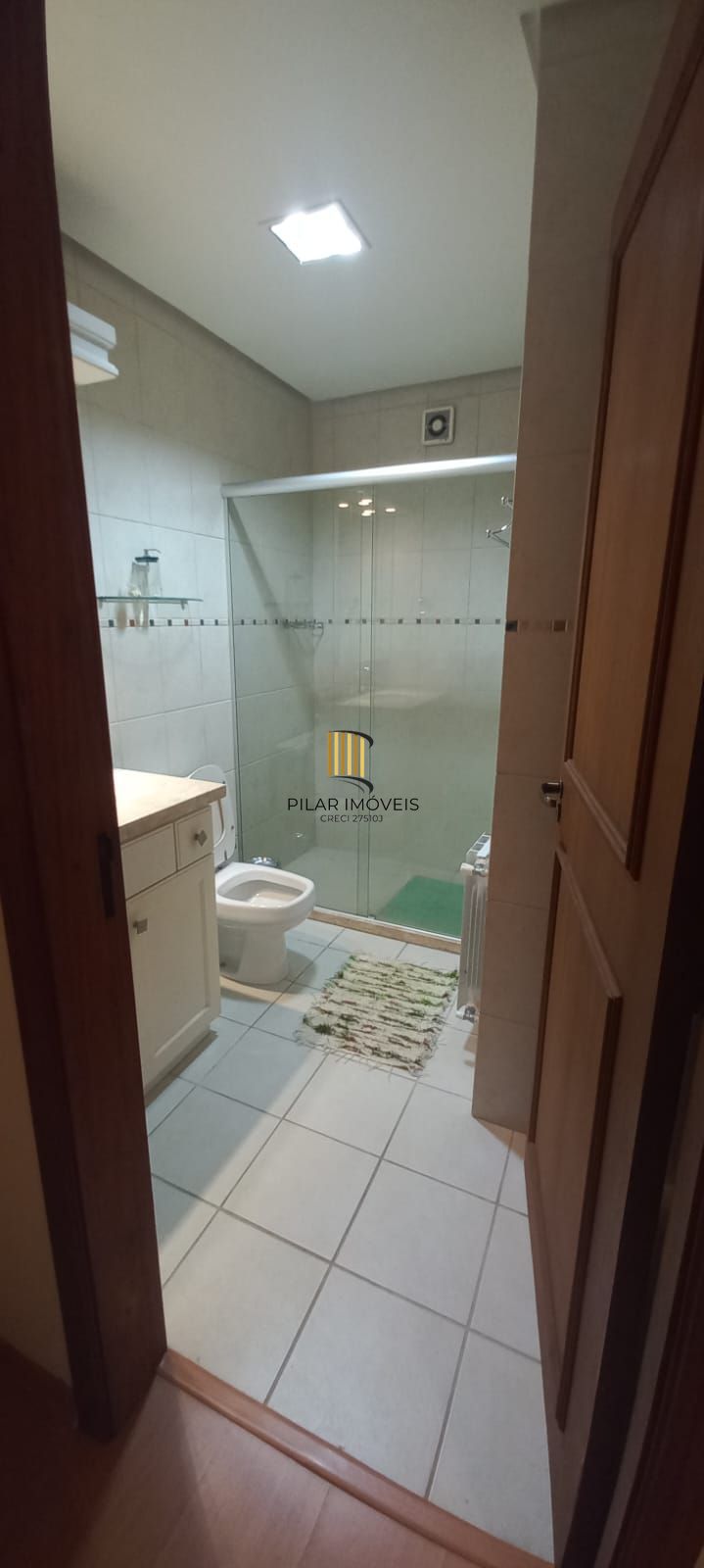 Apartamento a venda em Gramado com 02 dormitórios, suíte, sacada e vaga coberta