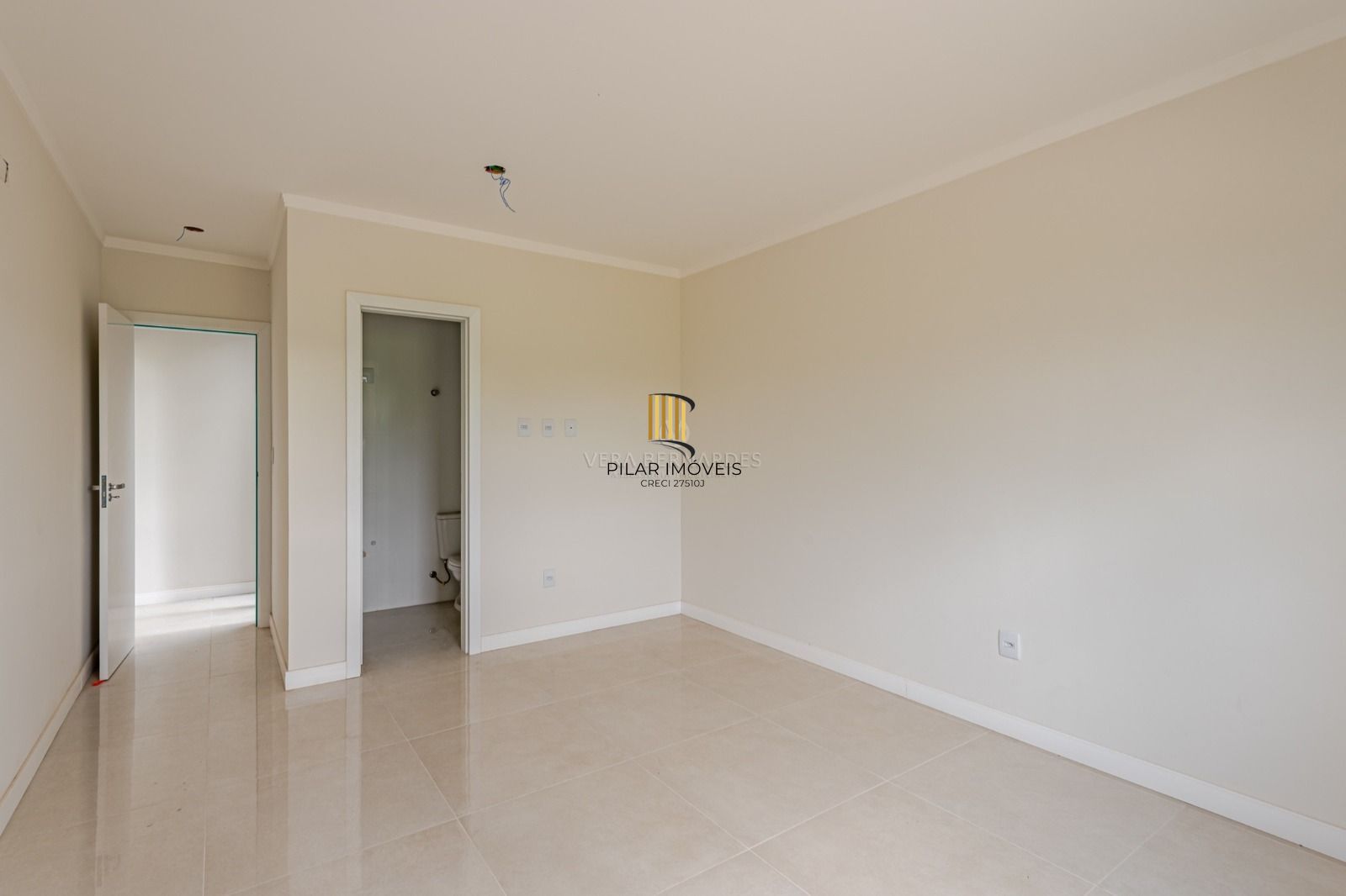 Casa nova em condomínio, infraestrutura completa próxima a comércios na zona sul