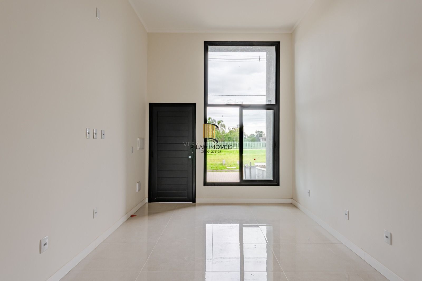 Casa nova em condomínio, infraestrutura completa próxima a comércios na zona sul