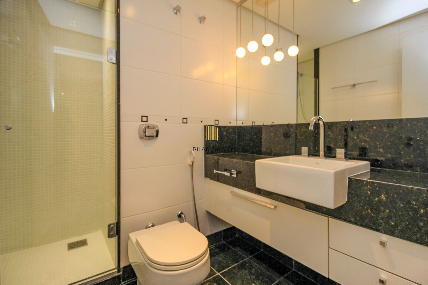 Apartamento alto padrão , 3 suítes, 3 vagas garagem, depósito, bairro Cristal