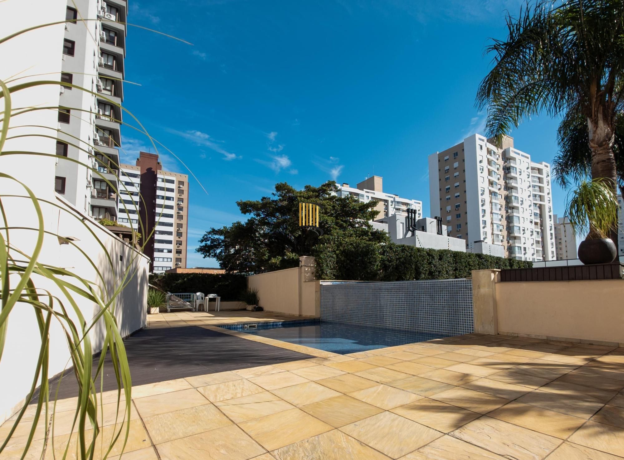 Apartamento com amplo living, duas vagas próximo ao Iguatemi