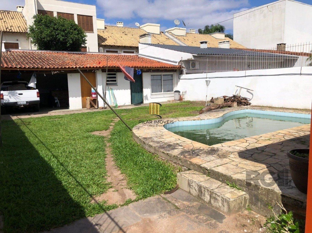 Casa 5 dormitórios no bairro Ipanema