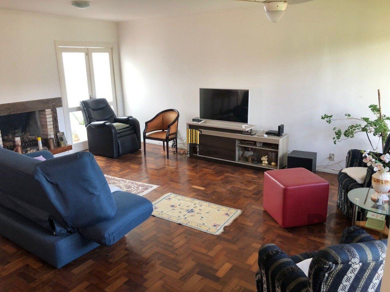 Casa 5 dormitórios no bairro Ipanema