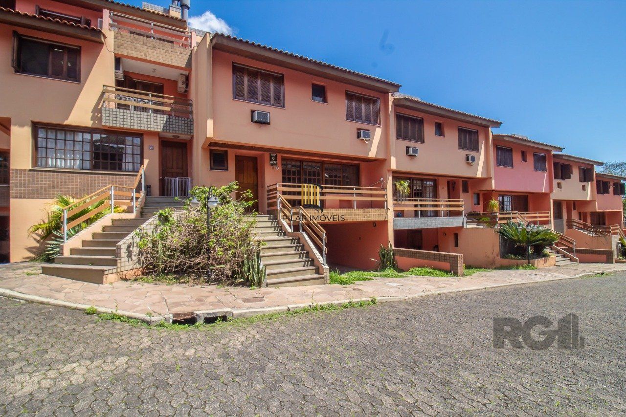 Casa de Condomínio 3 dormitórios no bairro Menino Deus