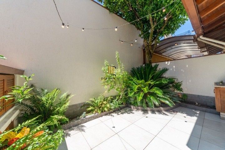 Casa de Condomínio 3 dormitórios no bairro Cavalhada