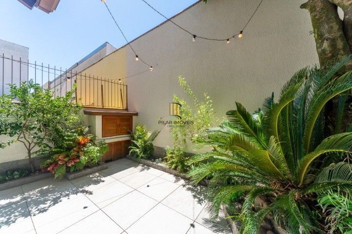 Casa de Condomínio 3 dormitórios no bairro Cavalhada