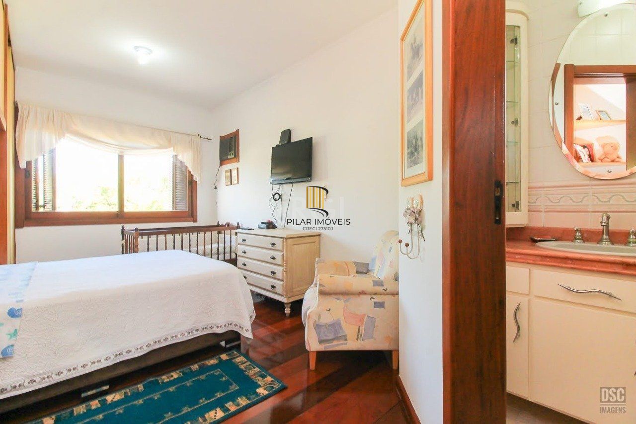 Casa 4 Dormitório(s) Bairro Ipanema