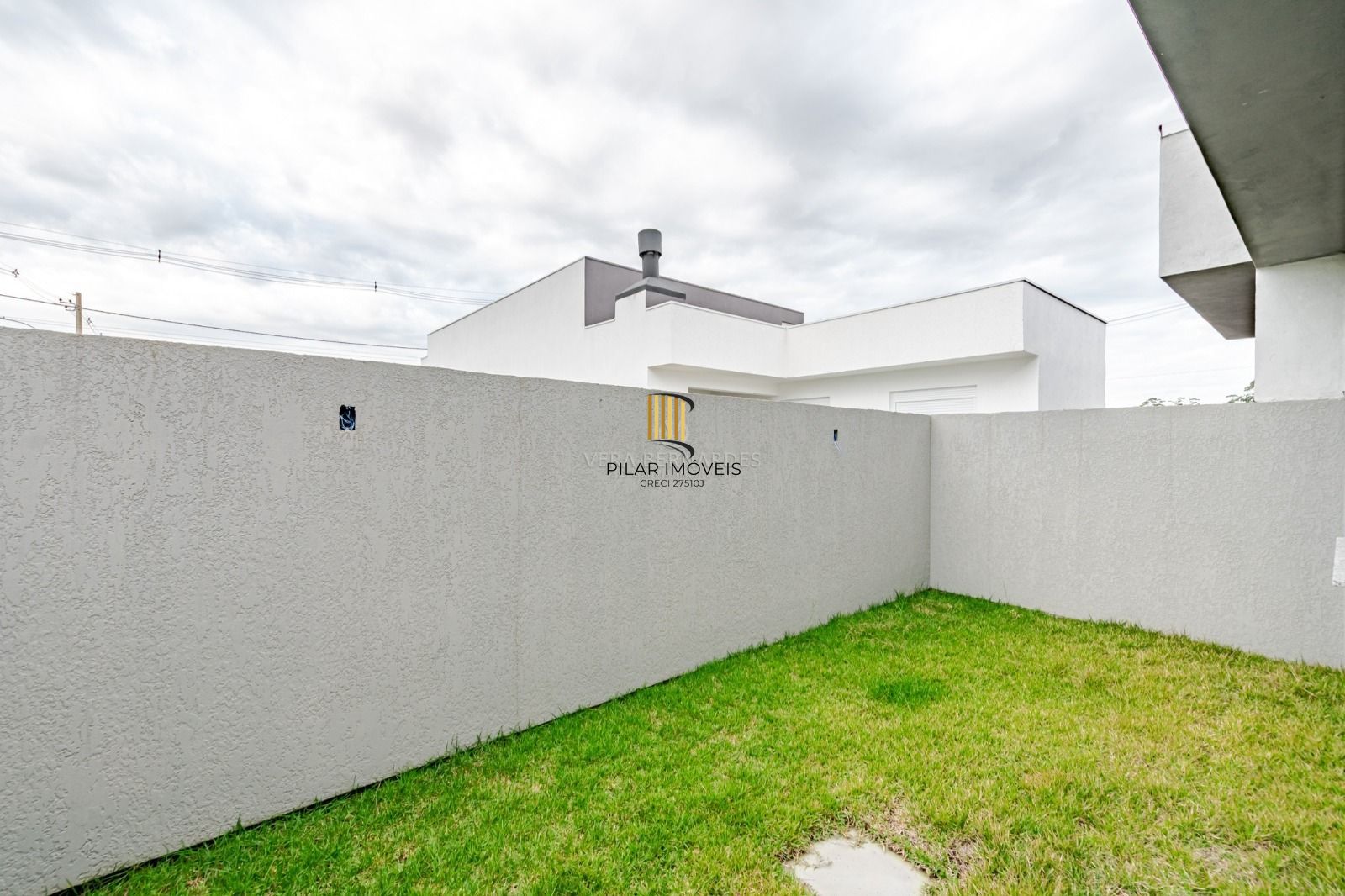 Casa nova em condomínio, infraestrutura completa próxima a comércios na zona sul